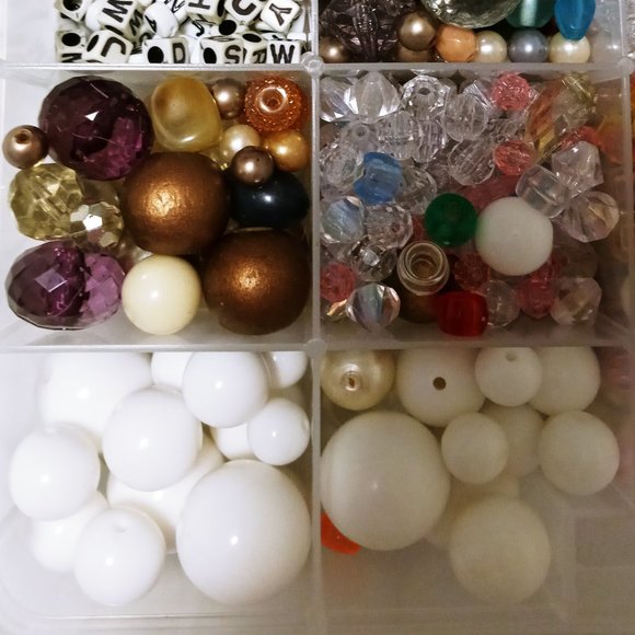CRAFT Beads in Divided Tray Box W/Attached Lid - Picture 4 of 9